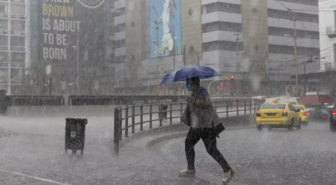 Alldaynews.gr Καιρός: Μήνυμα από το 112 για την Αττική – Ρίχνει χαλάζι στο κέντρο και στα νότια προάστια (video)