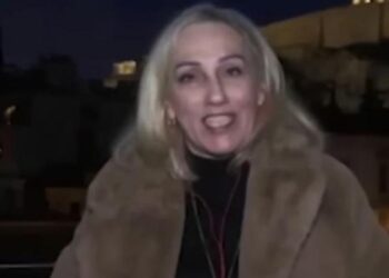 Alldaynews.gr Δημοσιογράφος της ΕΡΤ εκνευρίστηκε στον αέρα επειδή της έκοψαν στη μέση το ρεπορτάζ (video)