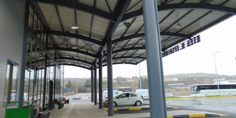 Alldaynews.gr Κατέρρευσε οδηγός των ΚΤΕΛ την ώρα που έπινε τον καφέ του – Μάχη των γιατρών για να τον επαναφέρουν