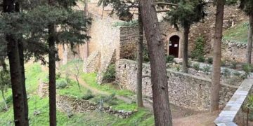 Το μυστικό του τέως βασιλιά Κωνσταντίνου και της Αλίκης Βουγιουκλάκη στα 545 μέτρα του Υμηττού