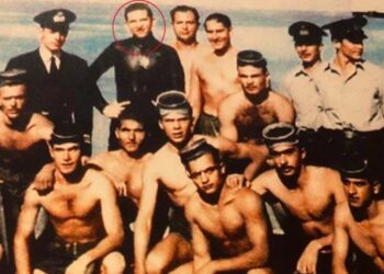 Τέως βασιλιάς Κωνσταντίνος: Το «αντίο» των ΟΥΚ της τάξης του 1960 – Δείτε φωτογραφία