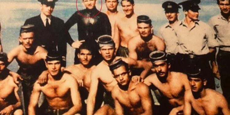 Alldaynews.gr Τέως βασιλιάς Κωνσταντίνος: Το «αντίο» των ΟΥΚ της τάξης του 1960 – Δείτε φωτογραφία