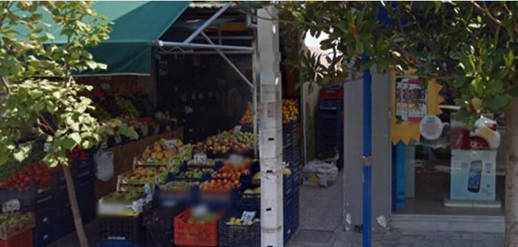 Αγανακτισμένος μανάβης απο τις κλοπές, χειροδίκησε σε Ρομά-Τον ξάπλωσε καταμεσής του δρόμου