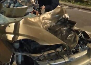 Τραγωδία με έναν νεκρό στο Πέραμα– Αυτοκίνητο «απογειώθηκε» στο αντίθετο ρεύμα και «καρφώθηκε» σε άλλο ΙX[video]