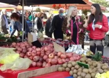 Εύη Βατίδου: «Δεν ήξερα ότι έπρεπε να έχουμε μετρητά» – Πήγε για πρώτη φορά στη λαϊκή με κάρτα