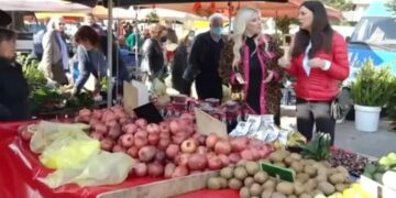 Alldaynews.gr Εύη Βατίδου: «Δεν ήξερα ότι έπρεπε να έχουμε μετρητά» – Πήγε για πρώτη φορά στη λαϊκή με κάρτα