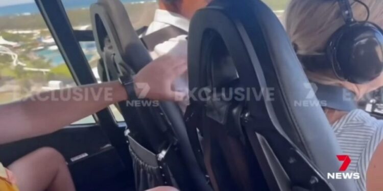 Alldaynews.gr Συγκλονιστικό βίντεο από τη σύγκρουση ελικοπτέρων – Η δραματική προειδοποίηση επιβάτη στον πιλότο