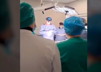 Είναι Ανατριχιαστικό! Οι Γιατροί κράτησαν ενός λεπτού σιγή στο χειρουργείο για την αφαίρεση οργάνων του 6χρονου Θωμά[video]