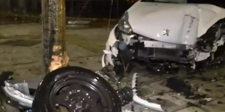 Θεσσαλονίκη: Τροχαίο στον Βαρδάρη – «Τρελή» πορεία αυτοκινήτου, σώος ο οδηγός