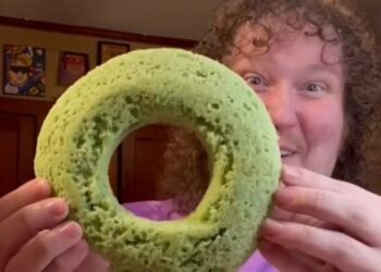 Πέθανε 33χρονος σταρ του TikTok που δοκίμαζε φαγητά και ληγμένα τρόφιμα