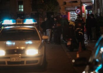 Συμβαίνει Τώρα: Άγρια συμπλοκή στην Ομόνοια-Ενας Νεκρός και δύο τραυματίες[Σοκαριστικές Φωτογραφίες]