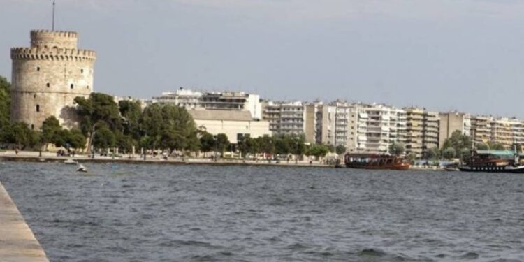 Alldaynews.gr Τραγωδία στη Θεσσαλονίκη: Νεκρός ο ένας από τους δύο άνδρες που βούτηξαν στο Θερμαϊκό