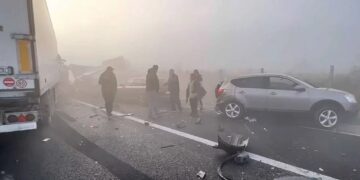 Alldaynews.gr Καραμπόλα στην Εθνική στο ύψος του Αυλώνα – Στην κυκλοφορία η αριστερή και η μεσαία λωρίδα προς Αθήνα