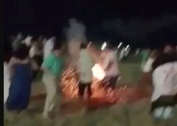 Ασύλληπτη Τραγωδία: Μητέρα σκοτώθηκε μπροστά στα παιδιά της-Πυροτέχνημα της Πρωτοχρονιάς μπλέχτηκε στα ρούχα της και εξερράγη