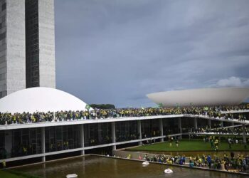 Alldaynews.gr Χάος στη Βραζιλία – Υποστηρικτές του Μπολσονάρο εισέβαλαν σε Κογκρέσο, προεδρικό μέγαρο και Ανώτατο Δικαστήριο