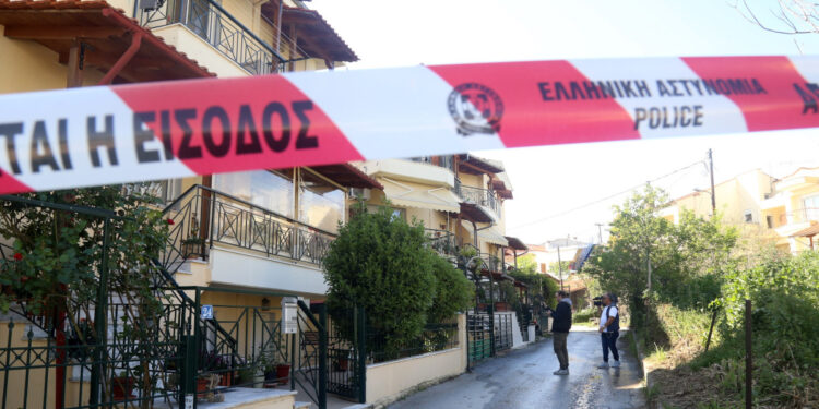 Στο πλευρό του δολοφόνου: Ο «άσωτος υιός» που ξεκλήρισε την οικογένειά του και είχε μαζί του όλο το χωριό