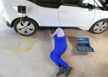 Τα ηλεκτρικά αυτοκίνητα έχουν έως και 53% αυξημένο κόστος επισκευής σε σχέση με τα συμβατικά