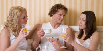 Alldaynews.gr «Απατάω τη γυναίκα μου εδώ και 10 χρόνια. Αυτό με έκανε καλύτερο σύζυγο»