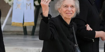 Alldaynews.gr Τέως βασιλιάς Κωνσταντίνος: Ποια είναι η αντισυμβατική αδελφή του Ειρήνη που απαρνήθηκε την ελληνική υπηκοότητα