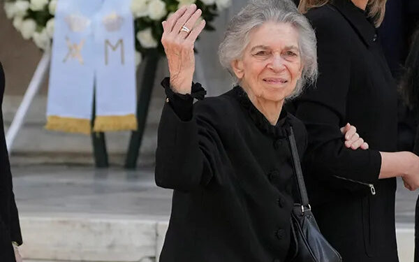 Alldaynews.gr Τέως βασιλιάς Κωνσταντίνος: Ποια είναι η αντισυμβατική αδελφή του Ειρήνη που απαρνήθηκε την ελληνική υπηκοότητα