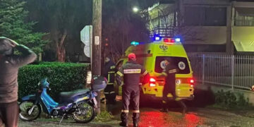 Τραγωδία μπροστά στα μάτια περαστικών: 35χρονος άνδρας έβαλε φωτιά στο σπίτι του και έκανε βουτιά θανάτου από ταράτσα[Φωτογραφίες]