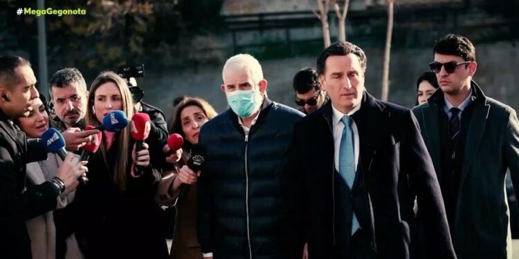 Ξεσπά με Λυγμούς ο Φιλιππίδης : ”Εγώ είμαι αγαπητός, δεν είμαι σαν τον Μπέζο, μυστήριος, με έχει στην καρδιά του ο κόσμος-Ξέρουν ότι δεν είμαι βιαστής”[video]