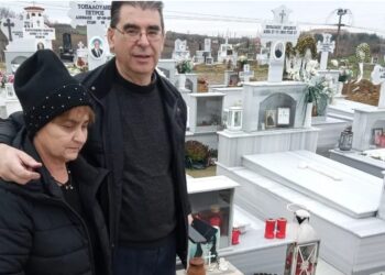Συγκλονίζουν οι γονείς της Ελένης Τοπαλούδη: Πήγαν τούρτα γενεθλίων στον τάφο της[photo]