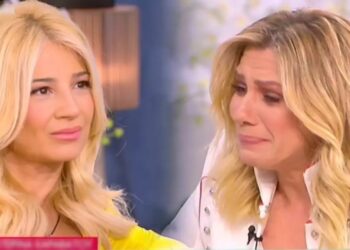 Κατερίνα Καραβάτου – «Λύγισε» μπροστά στη Φαίη Σκορδά: «Είμαι μόνη μου» (video)