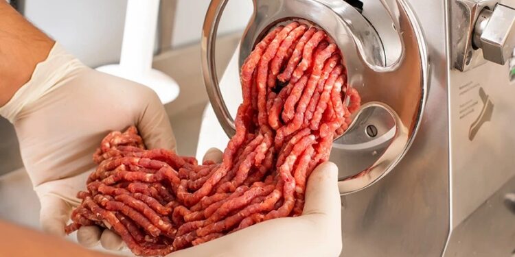 Alldaynews.gr Σοκ Πριν Λίγο: Νεαρή εργαζόμενη σε κρεοπωλείο έπιασε το χέρι της στη μηχανή του κιμά-Επέμβαση της ΕΜΑΚ