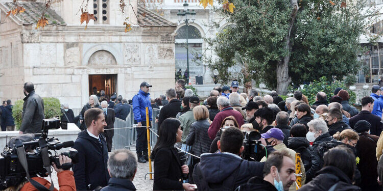 Alldaynews.gr Τέως βασιλιάς Κωνσταντίνος: Μέχρι τις 11:00 το λαϊκό προσκύνημα – «Αγγίζει» τα 2 χιλιόμετρα η ουρά