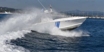 Τουρκική ακταιωρός παρενόχλησε σκάφος του Λιμενικού, που απάντησε με προειδοποιητικές βολές