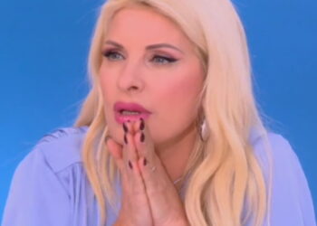 Ελένη Μενεγάκη για Μάριο και Καρολίνα: «Δεν μπορώ να πιστέψω ότι ενώ ξέρεις ότι θα γίνει θέμα, πας και το κάνεις»