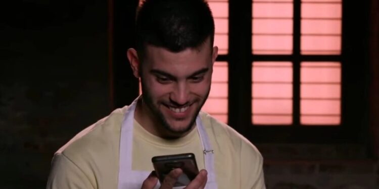 Alldaynews.gr Παίκτης του MasterChef δίνει τρελές ατάκες με την μητέρα του: «Ήταν γ@#$&ο το πιάτο» (video)