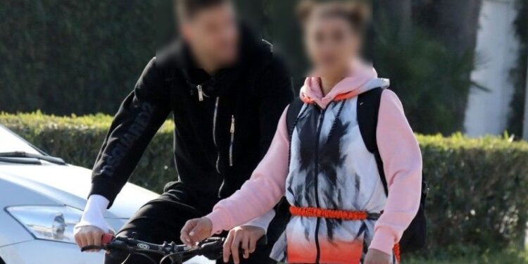 Alldaynews.gr Νέα «βόμβα» στη showbiz: Χωρισμός πασίγνωστης ελληνίδας τραγουδίστριας με διεθνή ποδοσφαιριστή