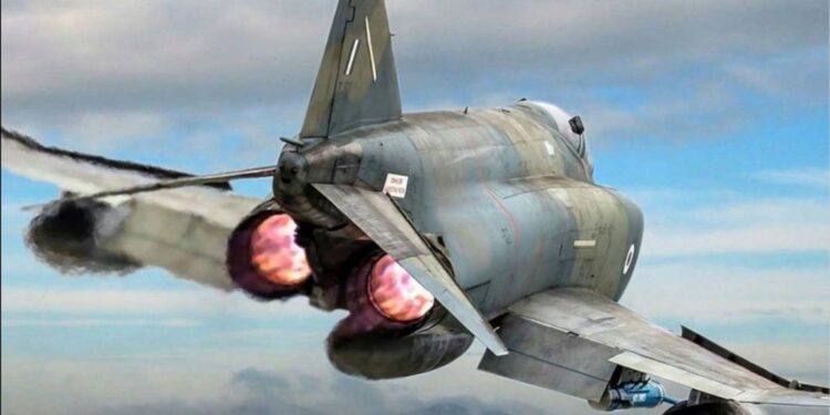 ΕΚΤΑΚΤΟ: Συνετρίβη μαχητικό της Πολεμικής Αεροπορίας (video)