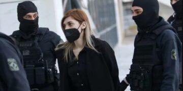 Μια άλλη Ρούλα Πισπιρίγκου: Με 30 κιλά λιγότερα και με μαλλί κομμωτηρίου στη δίκη της άκουσε τα δυσάρεστα[video]