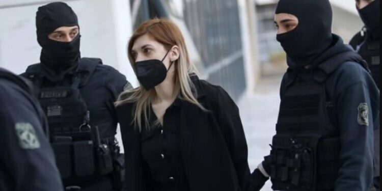 Μια άλλη Ρούλα Πισπιρίγκου: Με 30 κιλά λιγότερα και με μαλλί κομμωτηρίου στη δίκη της άκουσε τα δυσάρεστα[video]