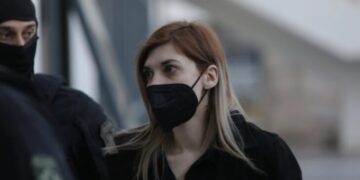 Μια άλλη Ρούλα Πισπιρίγκου: Με 30 κιλά λιγότερα και με μαλλί κομμωτηρίου στη δίκη της άκουσε τα δυσάρεστα[video]