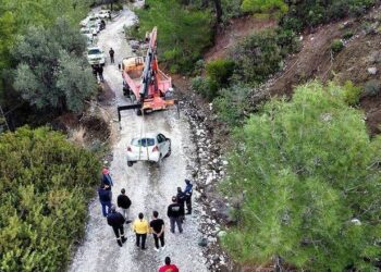 Ρόδος: Εντοπίστηκε η 44χρονη μητέρα σε βουνο – «Δείχνει χαμένη και εξαντλημένη»