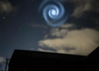 Μυστηριώδης «ιπτάμενη σπείρα» εντοπίστηκε να αιωρείται πάνω από τη Χαβάη