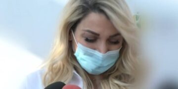 Σπυροπούλου: «Είναι θαύμα»-Ξέσπασε σε κλάματα έξω από το μαιευτήριο[video]