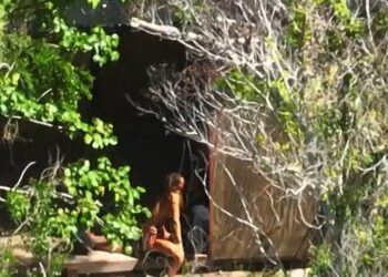 «Ρε παιδιά εδώ γλείφονται κανονικά»: Χαμός στο Twitter με τα γλωσσόφιλα Καρολίνας-Πρίαμου (φωτο)