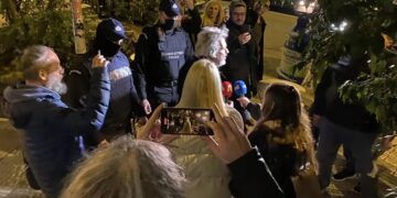 Alldaynews.gr Συνελήφθη ο Πέτρος Τατσόπουλος και κρατείται στο ΑΤ Ομόνοιας – Η μήνυση του Φίλιππου Καμπούρη (φωτο, video)