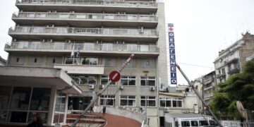 Alldaynews.gr Θεσσαλονίκη: Υπό έρευνα «τουλάχιστον 10 περιπτώσεις εξαπάτησης» καρκινοπαθών από γιατρό του Θεαγένειου