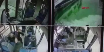 Alldaynews.gr Τουρκία: Λεωφορείο έπεσε σε λίμνη – Δραματικές στιγμές για τον απεγκλωβισμό επιβατών – Έσπαζαν τα τζάμια (video)