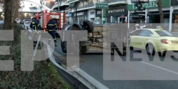 Alldaynews.gr Σοκαριστικό τροχαίο στην Αγία Παρασκευή: Όχημα αναποδογύρισε στη λεωφόρο Μεσογείων