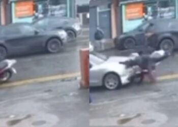 Σοκαριστικό τροχαίο: Εκσφενδονίστηκε 2 μέτρα όταν αυτοκίνητο χτύπησε την μηχανή του (video)