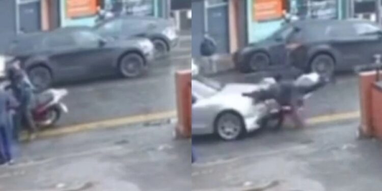 Alldaynews.gr Σοκαριστικό τροχαίο: Εκσφενδονίστηκε 2 μέτρα όταν αυτοκίνητο χτύπησε την μηχανή του (video)