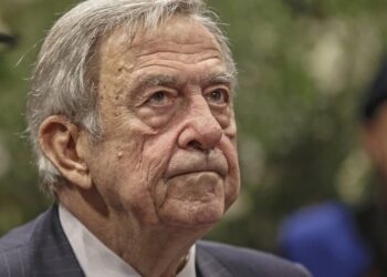 Τέως βασιλιάς Κωνσταντίνος: Ποιοι βουλευτές και υπουργοί θα πάνε στην κηδεία του