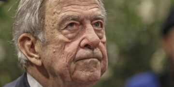 Alldaynews.gr Τέως βασιλιάς Κωνσταντίνος: Ποιοι βουλευτές και υπουργοί θα πάνε στην κηδεία του